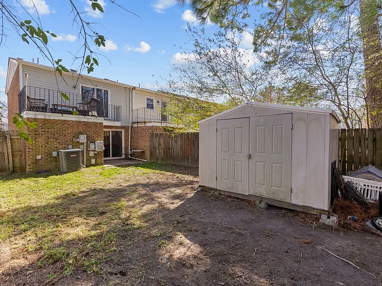 1221 Clydesdale Ln — Photo 19