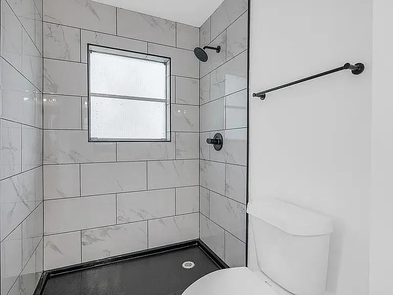 290 E Smith St — Photo 18