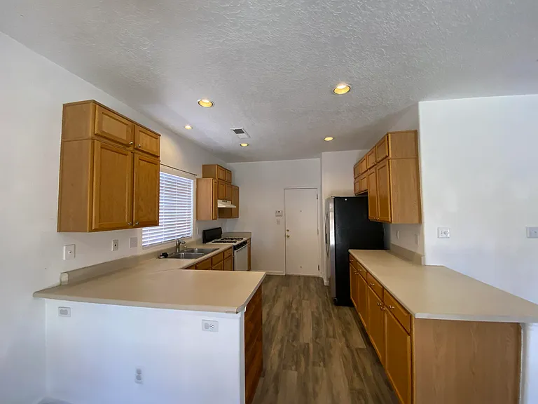 1412 Stone Canyon Rd NE — Photo 13