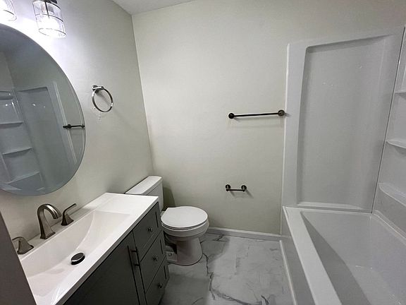 4th image of 201 Mountain Ave SW #2