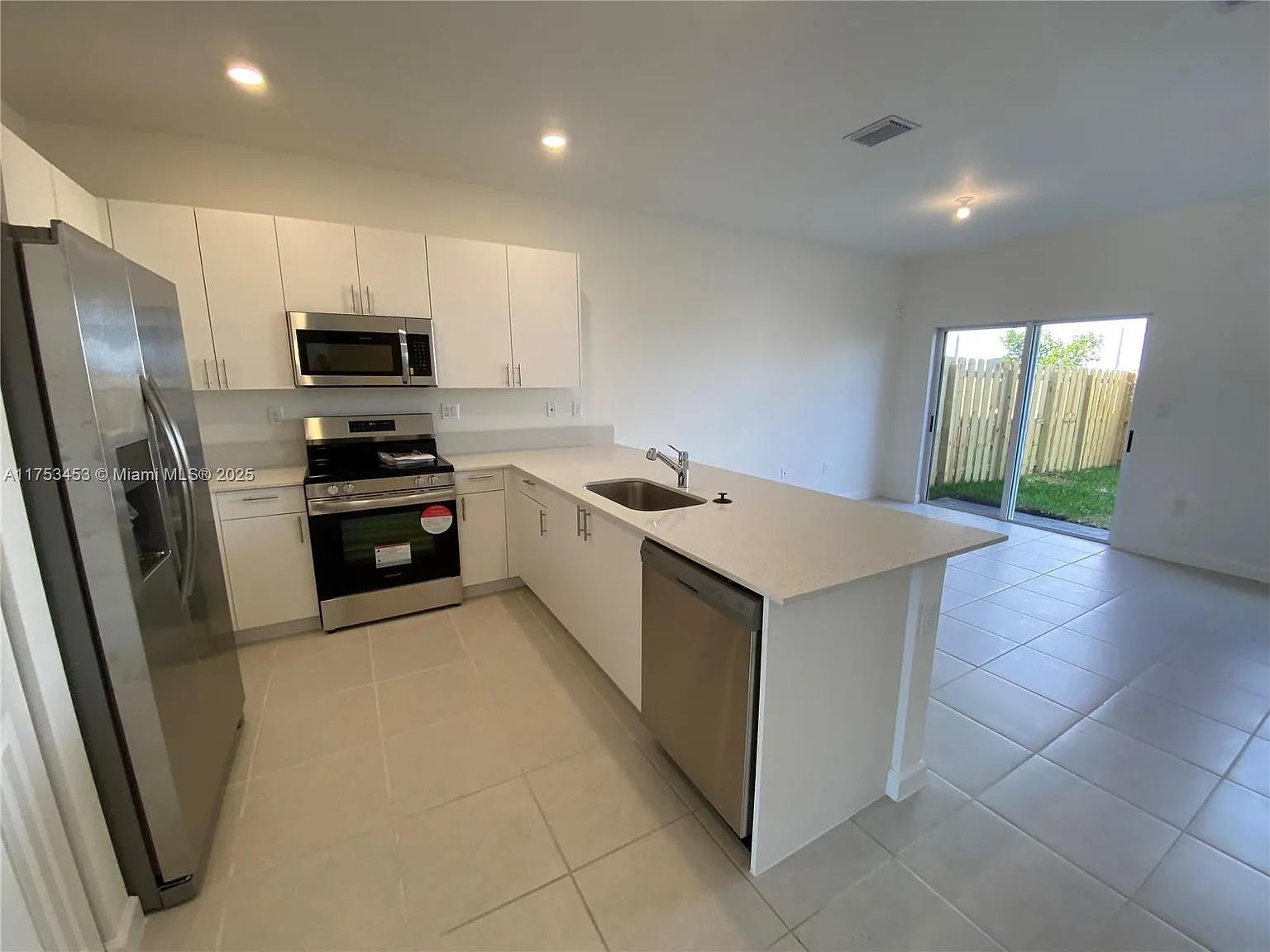 3 bed, 1414 sqft, $2,500 — Photo 4