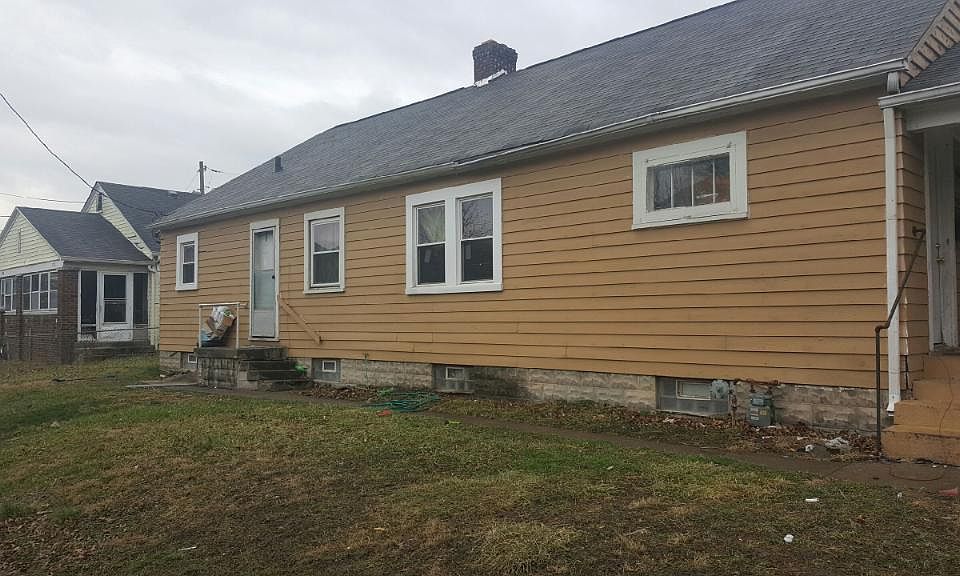 2nd image of 3741 E Vermont St
