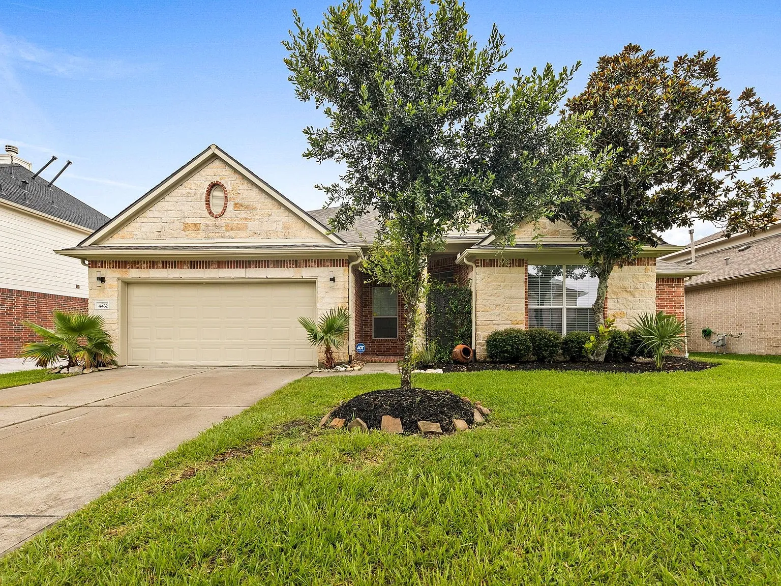 4 bed, 2.0 bath, 2571 sqft, $3,000 — Photo 4