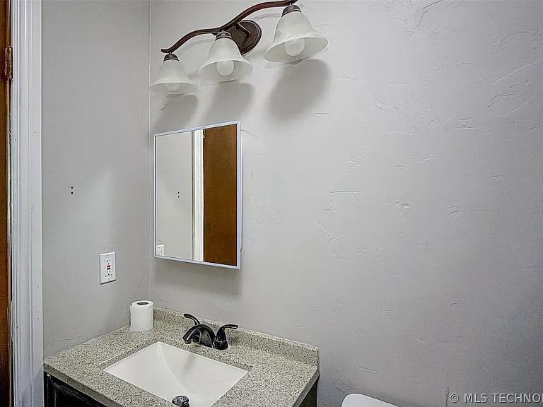 613 W 23rd St — Photo 20