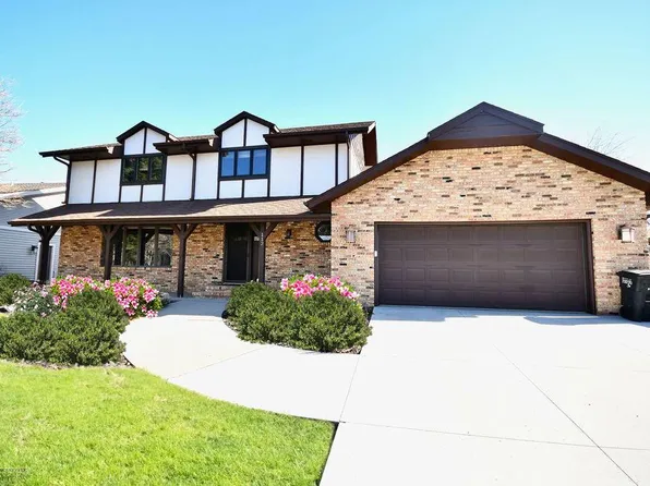 112 Prairiewood Dr S, Fargo, ND 58103