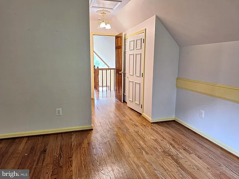 9078 Knoll Run Ln — Photo 30