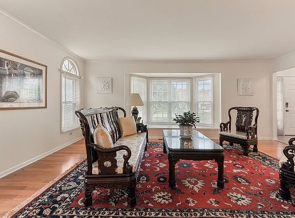 5th image of 827 Heritage Dr