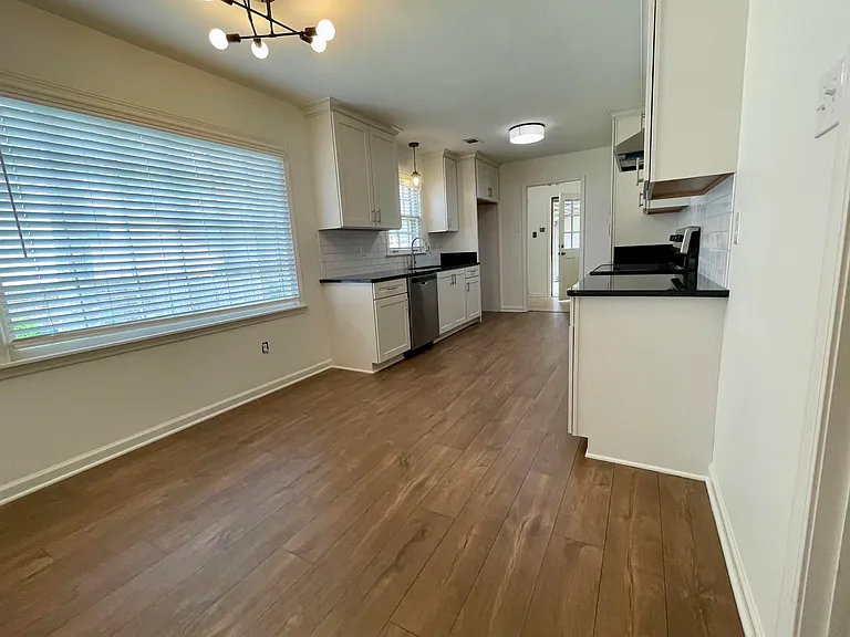 2420 Stratfield Dr — Photo 31