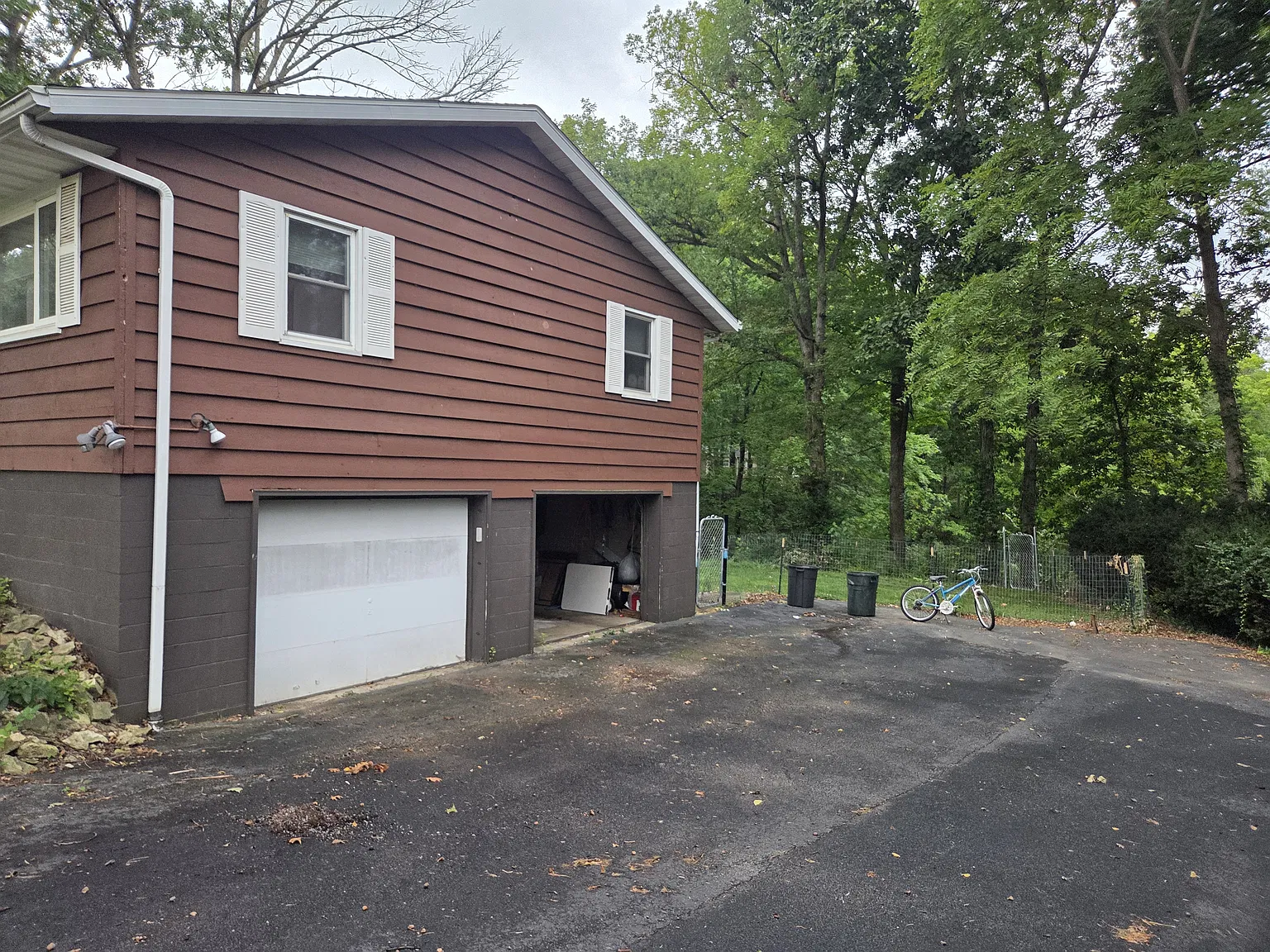 3 bed, 2420 sqft, $2,200 — Photo 2