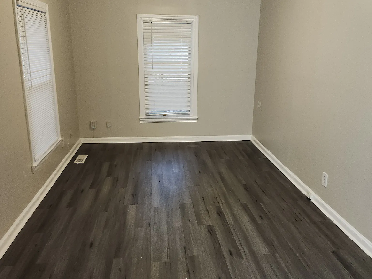 4 bed, 1320 sqft, $1,900 — Photo 2