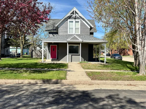 302 E 2nd St, Redfield, SD 57469