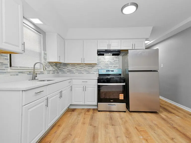 7900 S. Paxton Ave. — Photo 5