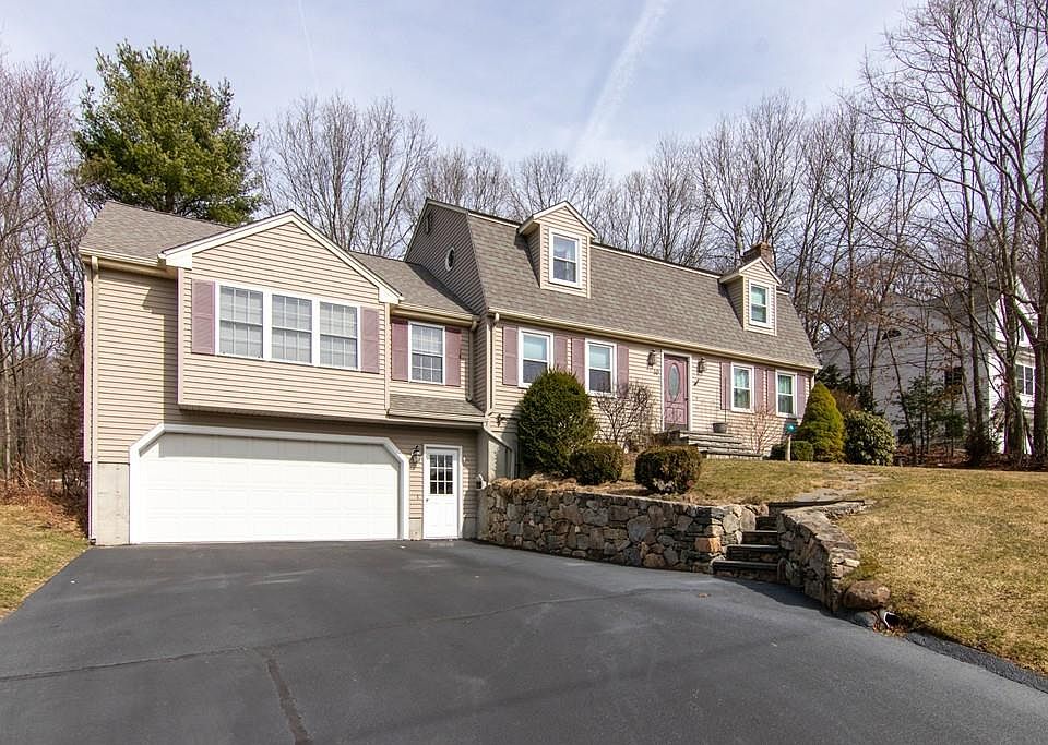 1st image of 10 Taft Dr