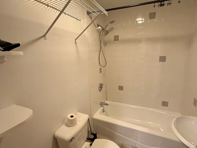 12 Derne St #4 — Photo 6