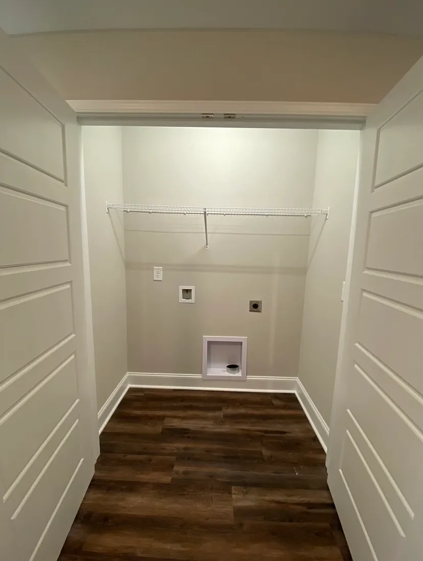 1035 Glenkirk Drive - D — Photo 3