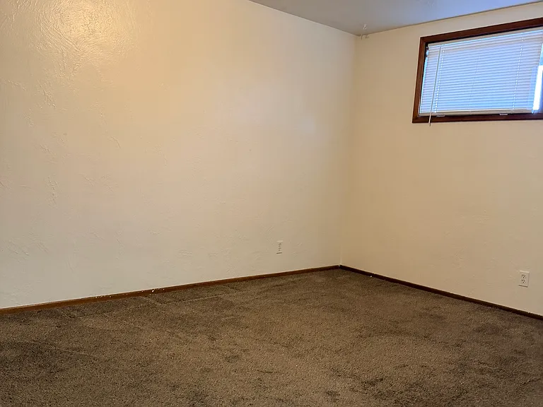 539 W Crest Dr #6 — Photo 9