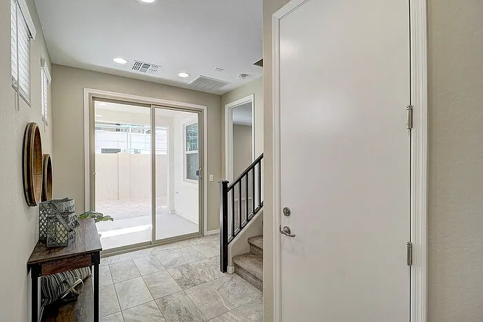 761 W Winchester Dr — Photo 3