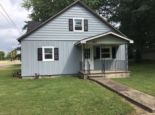 842 N Hibbard St, Staunton, IL 62088