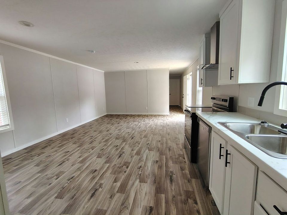 2nd image of 4801 Sunset Blvd #18