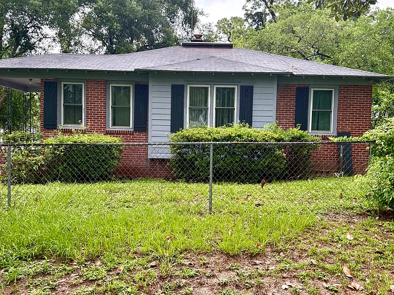 962 Stark St — Photo 2