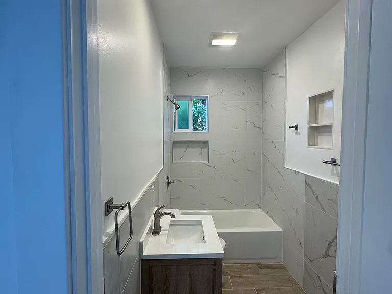 3667 W 108th St #3/4 — Photo 7