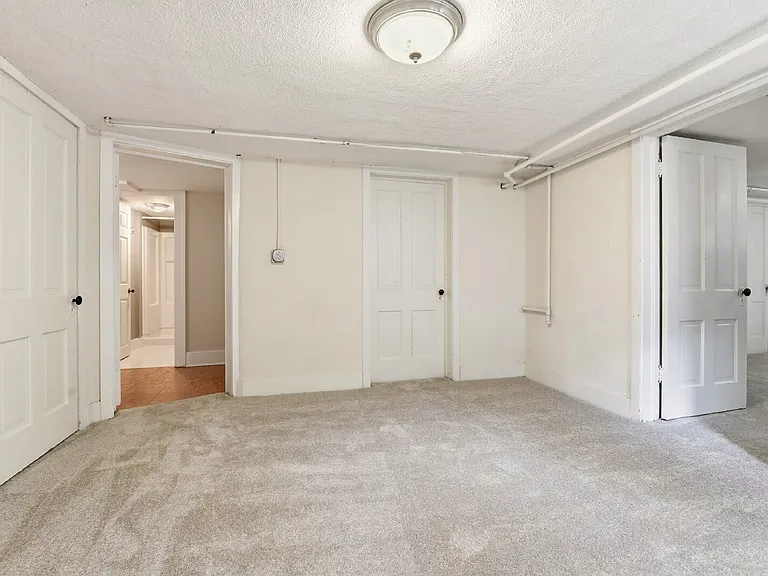 975 S Vine St — Photo 33