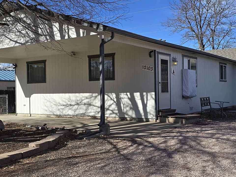Quiet, clean duplex in Lakewood