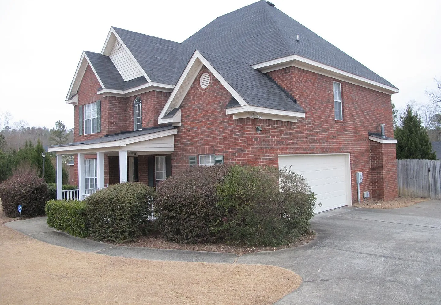 Spacious home Corner Lot, Walk to Stallings Island School — Photo 1