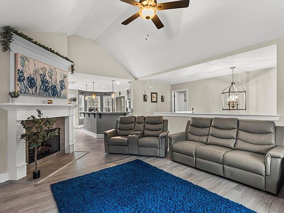 4th image of 7061 Klingler Ln