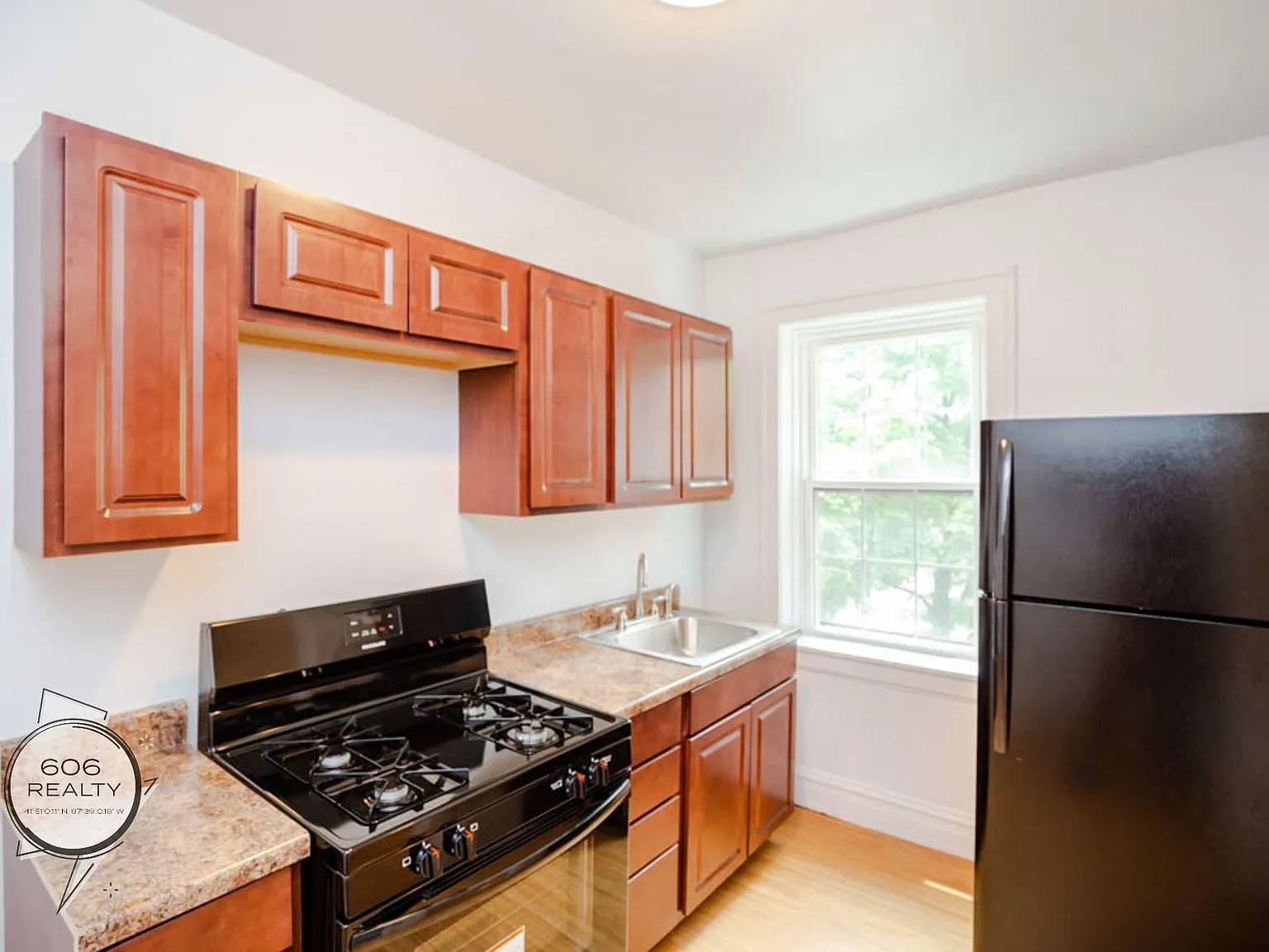 1301 N Ridgeland Ave — Photo 1
