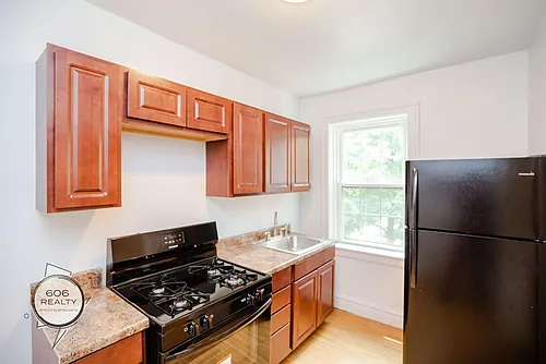 1301 N Ridgeland Ave Photo 1