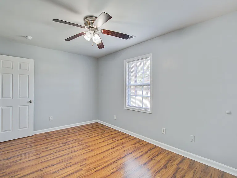 2150 Becker St — Photo 16