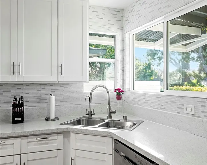 5231 Glasgow Way — Photo 8