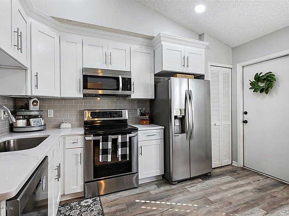 5th image of 10070 Huntington Forest Blvd E