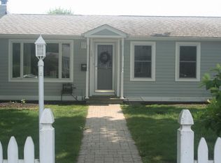 13 Frank Low St, Narragansett, RI 02882