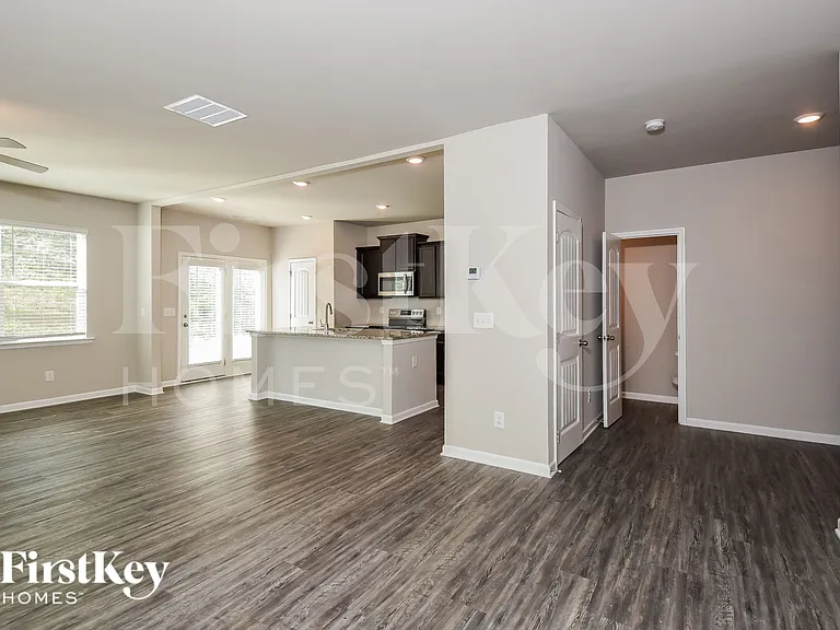 4954 Hillstone Dr — Photo 4
