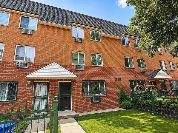 3328 14th St, Astoria, NY 11106