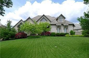 1st image of 2404 NE Lake Breeze Dr