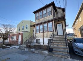 48 Huber Pl, Yonkers, NY