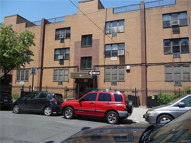 1st image of 2805B Creston Ave #4