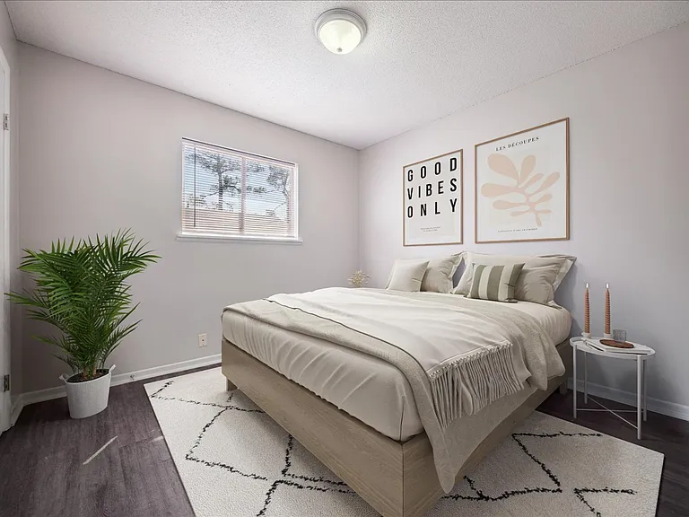 Holmes Pointe Apartments — Photo 15