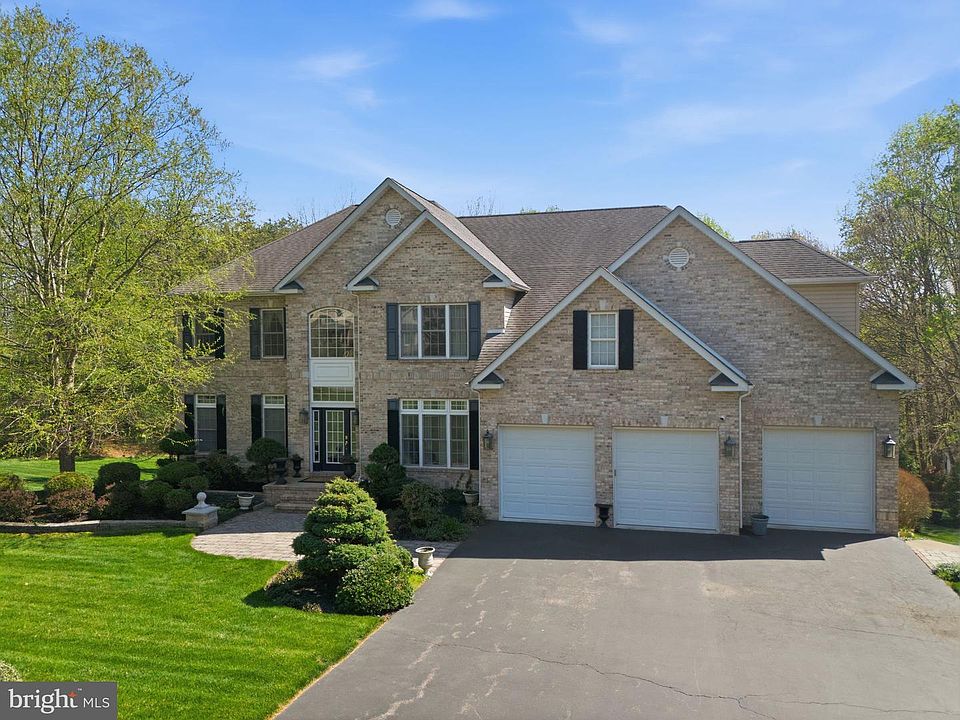 1st image of 26 Lake Forest Dr