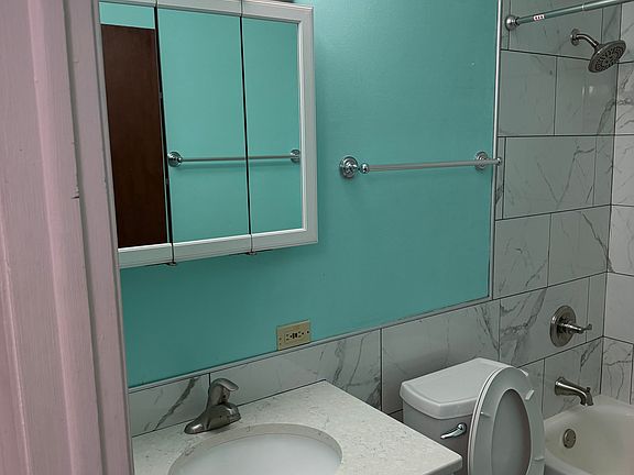 3rd image of 247 N Neltnor Blvd #D1-d