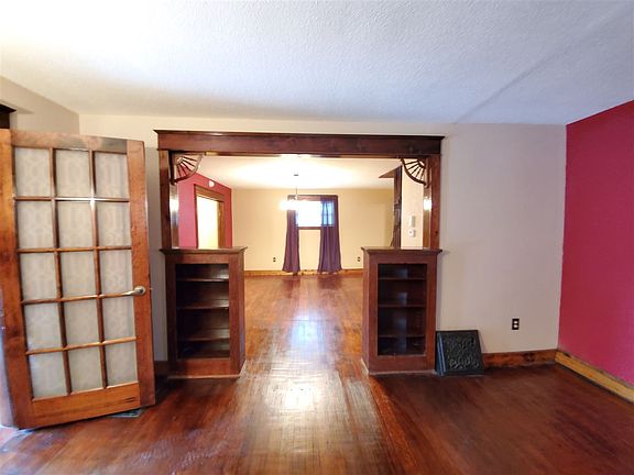 5th image of 517 8th Ave NE
