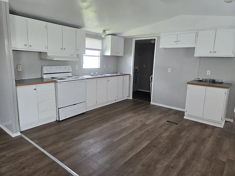 Oak Creek Estates MHC — Photo 93