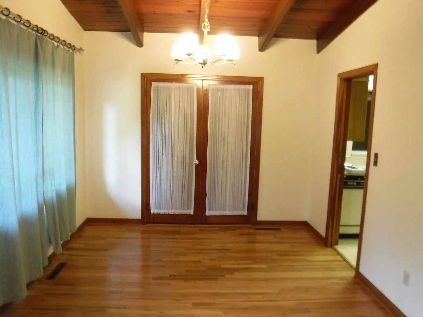 Secluded 3 BR / 2 BA home at end of cul-de-sac — Photo 4