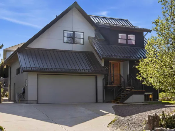 1007 Jay Cres, Squamish, BC V8B 0P2