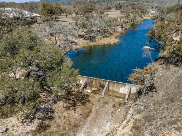 5430 CR-111, Utopia, TX 78884