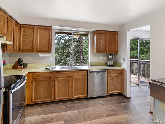 2nd image of 4610 Laguna Ln SE