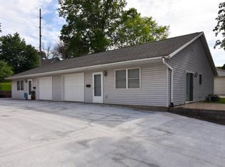 403 2nd St, Victor, IA 52347